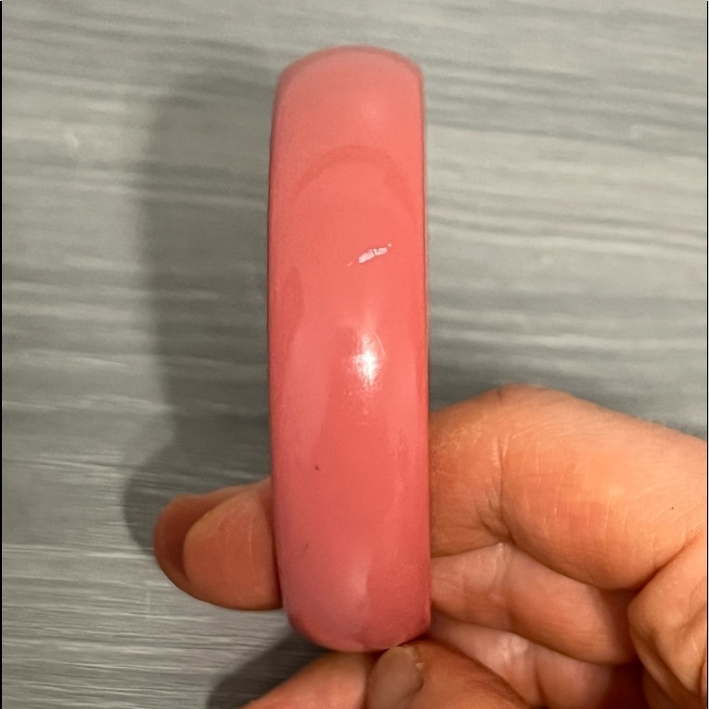 Vintage Coral Plastic Bangle Bracelet - Picture 3 of 7